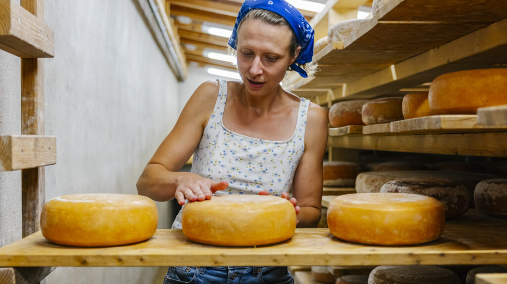 Jara runt met haar collega een biodynamische boerderij in de Achterhoek.